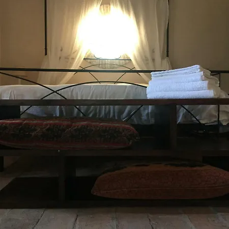 Podere I Troni Bed & Breakfast