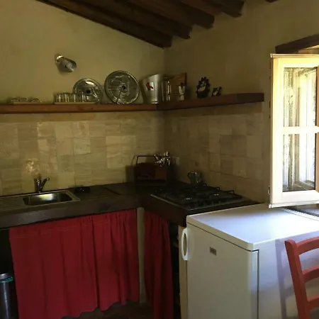Podere I Troni Bed & Breakfast *